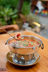 Thai food Tom Yum Kung It is a very popular food. With a variety of ingredients, shrimp with straw mushrooms, lime, kaffir lime leaves, tomatoes and chili is considered a national dish of Thailand.