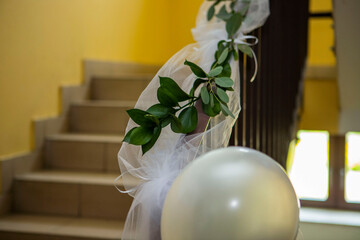 kwiaty blok klatka schodowa strojenie polska kwiaty wesele para młoda - obrazy, fototapety, plakaty