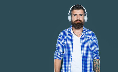 bearded guy listen to music in headphones