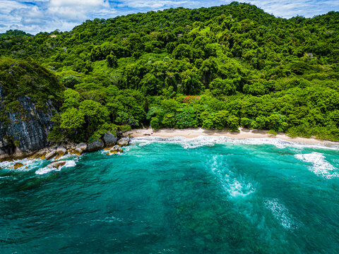 Drone shot of the coastline of Playa Cuevas in Costa Rica.