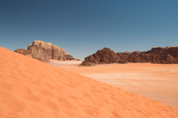 Fototapeta na wymiar landscape with sandune and rocky mountains in Wadi Rum country, Jordan