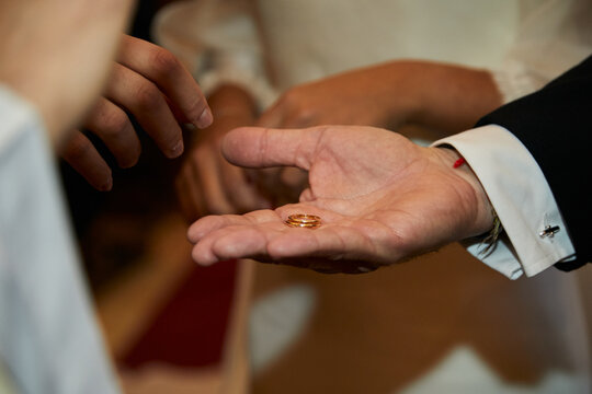 anillos, mano, desposar, novio, hombre, boda, ceremonia