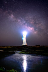 天の川と灯台