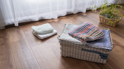 ワイヤーバスケットに入ったタオル｜洗濯物収納イメージ