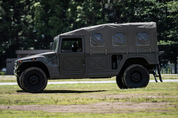 軍用車両（Japanese military vehicle）