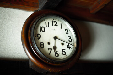 Naklejka premium old clock on the wall