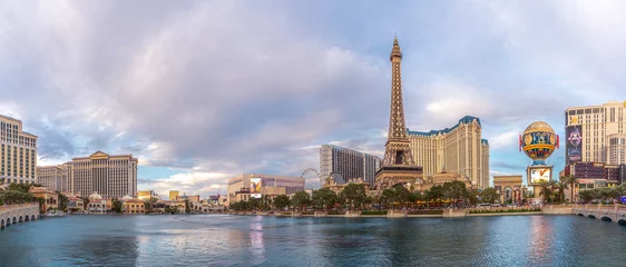 Photo sur Plexiglas Las Vegas Cityscape of las vegas city with eiffel statues in paris area