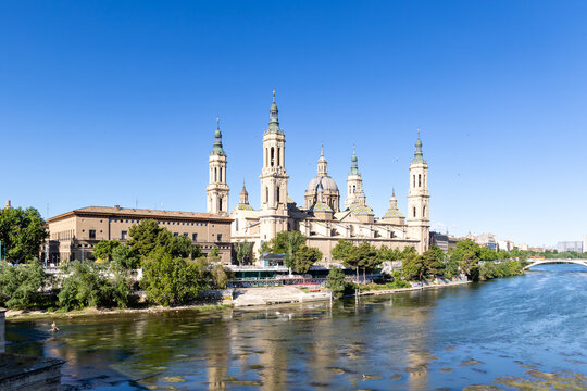 Zaragoza, Spain - May 01, 2023: tourists strolling in the square in front of the basilica of El Pilar in Zaragoza, Spain