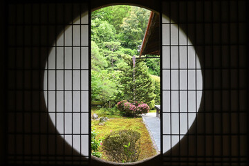 京都市の雪舟寺 茶室図南亭から望む東庭