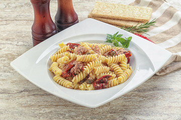 Pasta with tuna and tomato