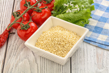 Raw sesame seeds in the bowl