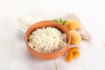 Cottage cheese with apricot and cream