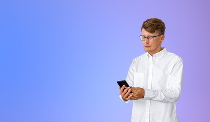 Obraz na płótnie Canvas Serious young European businessman with smartphone, purple