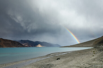 Lago Pangong bajo la tormenta