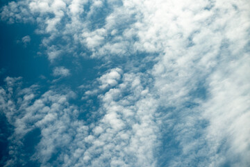 Obraz premium Blauer Himmel mit Wolken