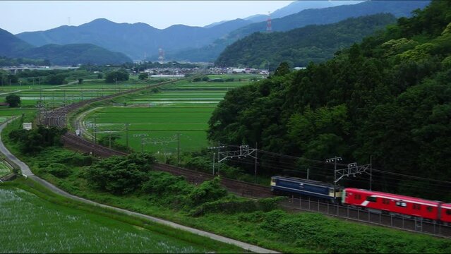EF65形電気機関車に甲種輸送される東京メトロ2000系 （東海道本線 米原 - 醒ヶ井, 2023年6月）