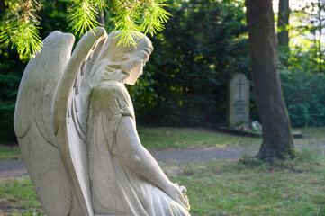 Trauerengel am Friedhof