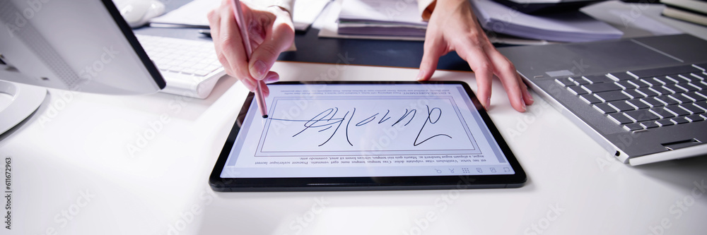 Poster contract e signature