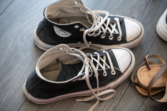 vieilles chaussures de la marque converse