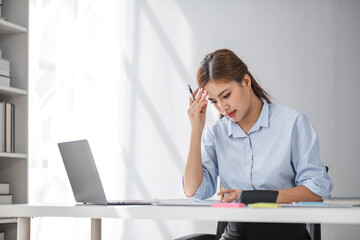 Puzzled confused asian woman thinking hard concerned about online problem solution looking at laptop screen, worried serious asian businesswoman focused on solving difficult work computer task