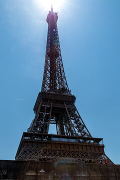Stunning photo of Eiffel Tower in Paris