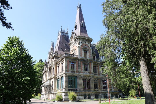 La m&eacute;diath&egrave;que, ancien ch&acirc;teau de Marbeaumont, vue de l'ext&eacute;rieur, ville de Bar le Duc, d&eacute;partement de la Meuse, France