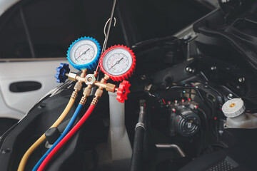 Manifold gauge meter for check car air conditioner system heat problem and fix repairing and filling air refrigerant concept. - obrazy, fototapety, plakaty