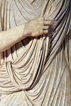 Drappeggio di una toga romana