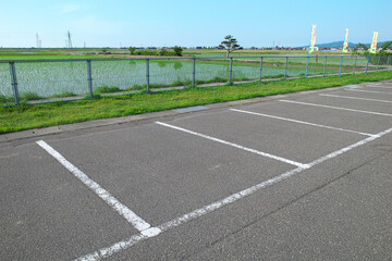 駐車場と田んぼ