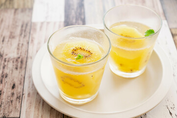 彩り鮮やかなキウイゼリー