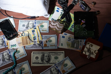 Fototapeta na wymiar Checking counterfeit money with an ultraviolet lamp. Polish zloty