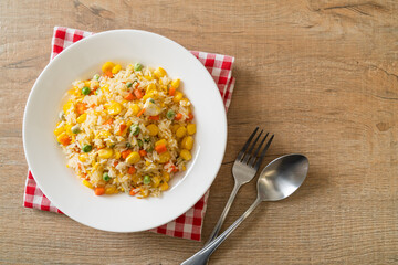 fried rice with mixed vegetable (carrot, green bean peas, corn) and egg