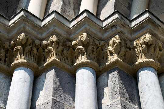 Kapitelle am Portal der Kirche St. Viktor in Xanten