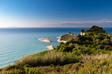 Krajobraz morski. Egzotyczne miejsce, relaks i wypoczynek. Wybrzeże greckiej wyspy, Korfu - obrazy, fototapety, plakaty