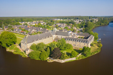 Broceliande en Bretagne, l'Abbaye de Paimpont vue de drone au printemps.