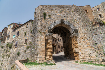 Fototapeta na wymiar The Gate Porta All'Arco in the medieval city of Volterra, Tuscany, Italy