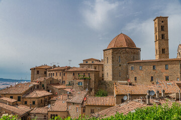 Volterra, the city of Alabaster Volterra is a charming town situated in the province of Pisa, not far from Florence, and Siena