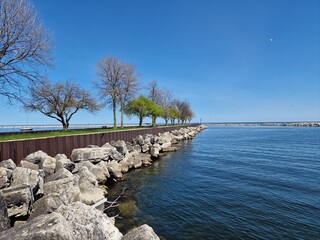 Gorgeous seawall by the Oak Leaf Trail