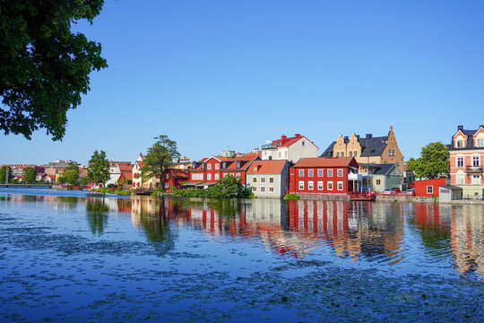 houses on the river