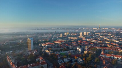 Panorama Wrocławia, wschód słońca, mgła