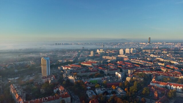 Panorama Wrocławia, wschód słońca, mgła © Konrad