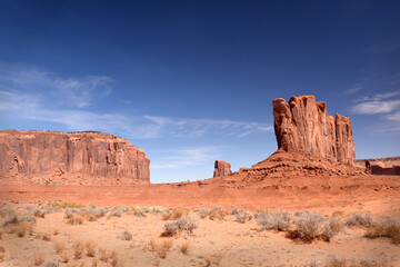 Fototapeta na wymiar Amazing red rock formations in the Monument Valley, Navajo Tribal Park, Utah, USA. Dry dessert landscape