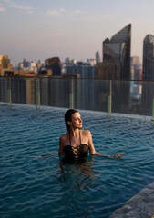 Fototapeta premium Beautiful girl in the pool in the water.