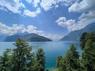 Fototapeta na wymiar lake and blue sky Brunnen Switzerland 