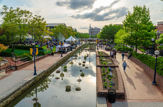 Carroll Creek Park in der Innenstadt von Frederick in Maryland