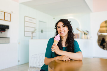 Fototapeta na wymiar Portrait of a happy woman buying frozen yogurt ice cream