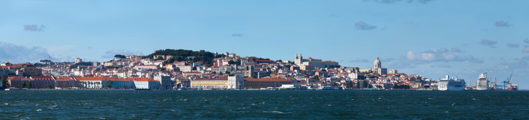 Fototapeta na wymiar Panoramic view of the city of Lisbon