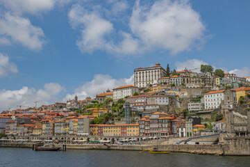 vue d'ensemble de la ville historique de Porto (Portugal)