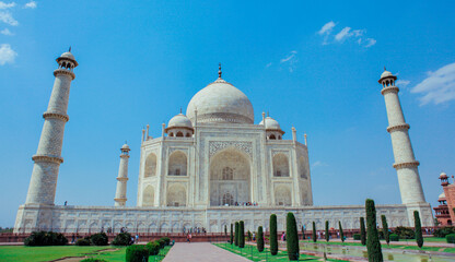 Fototapeta premium Main View to the White Marble Building of Taj Mahal Temple, India
