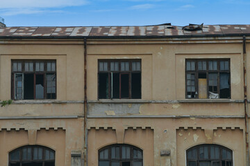 Fototapeta na wymiar facade of an building. abandoned building
